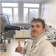 Professeur particulier, donne des cours en physique, maths, chimie pour les étudiants au lycée